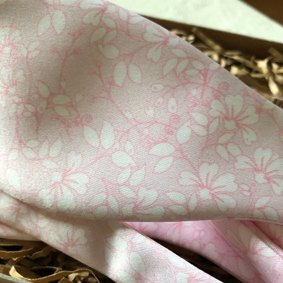 Floral Blush Pink Bow Tie - Picture 4 of 5